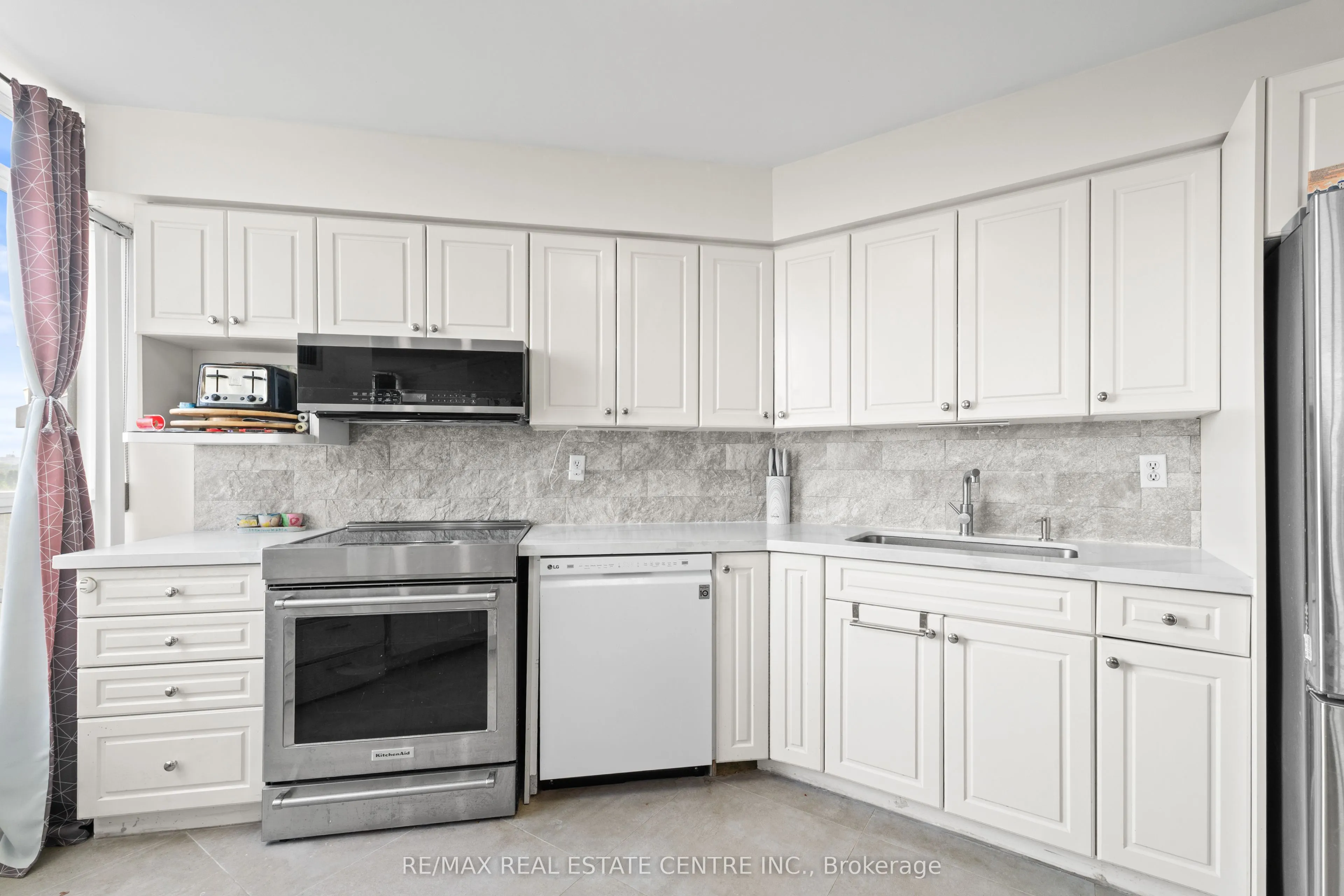 12 Laurelcrest Street, #707