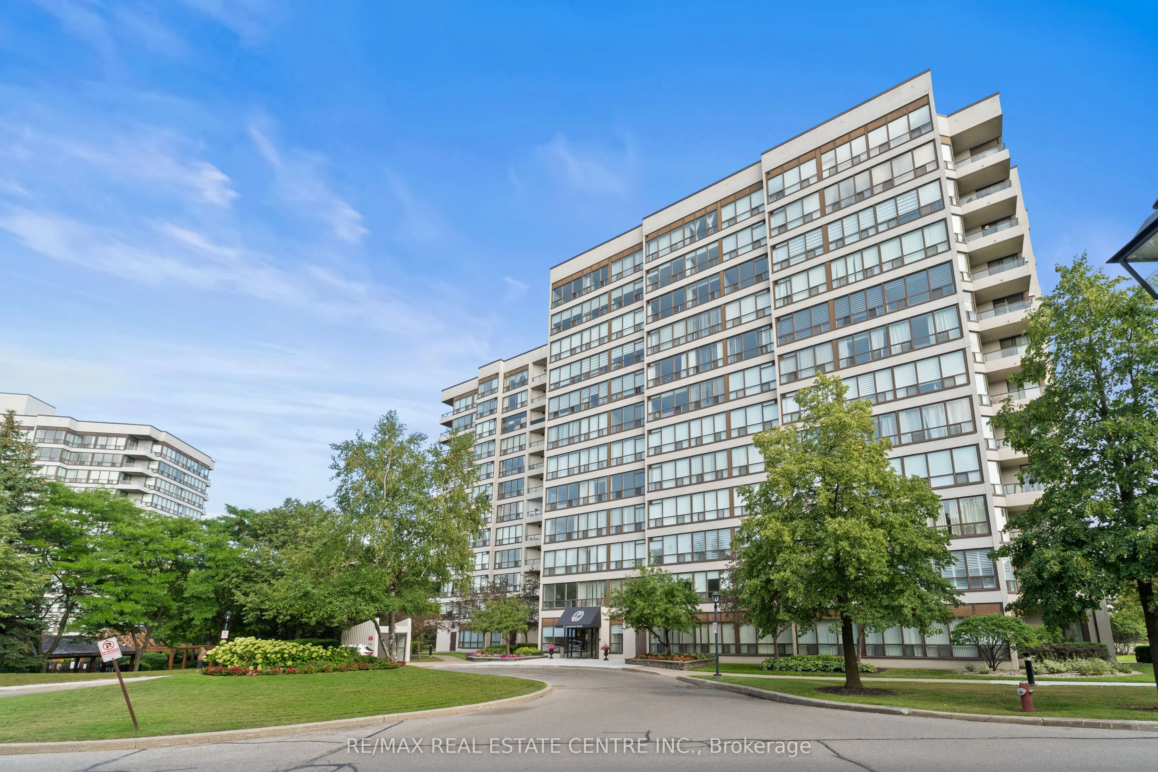 12 Laurelcrest Street, #707