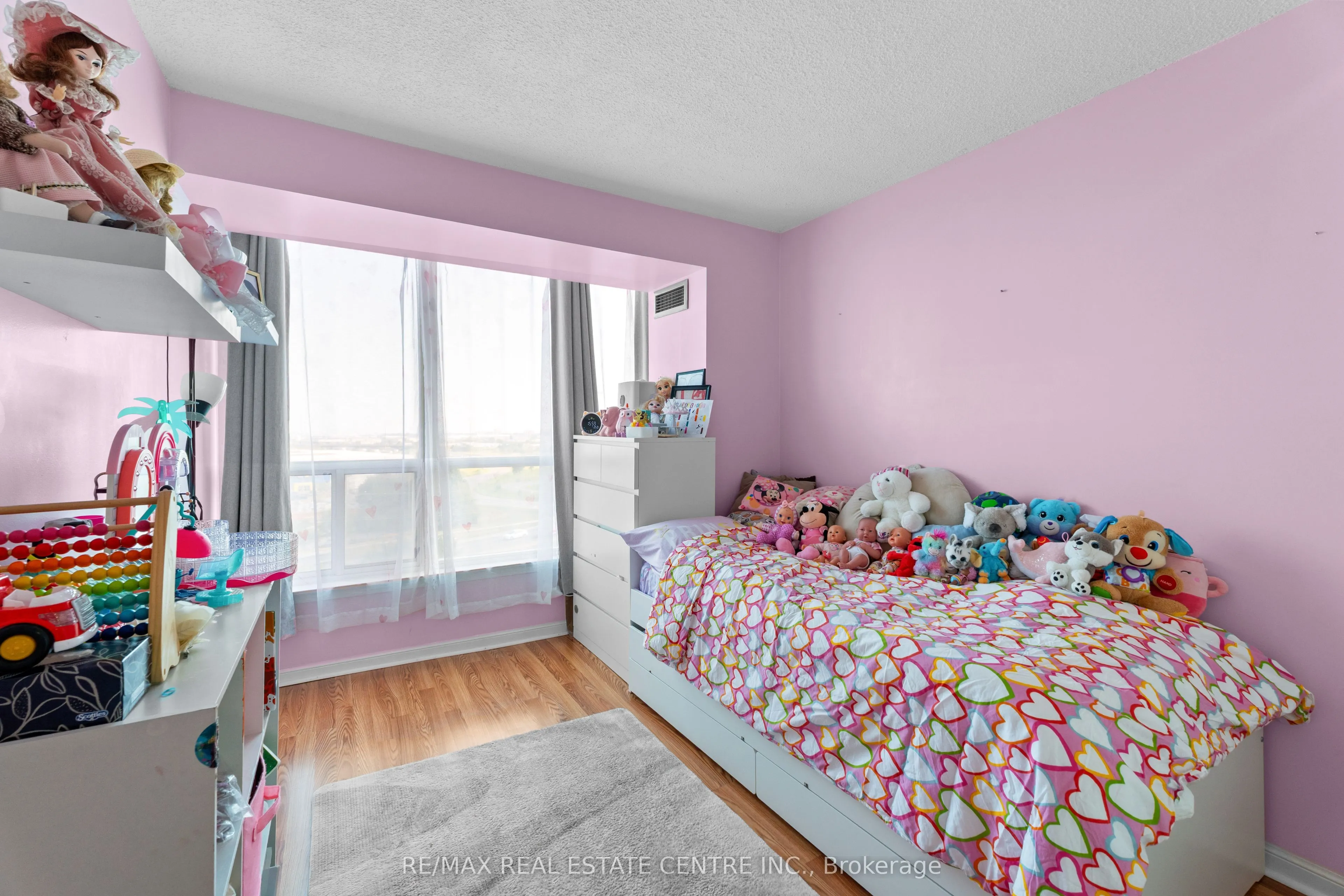 12 Laurelcrest Street, #707