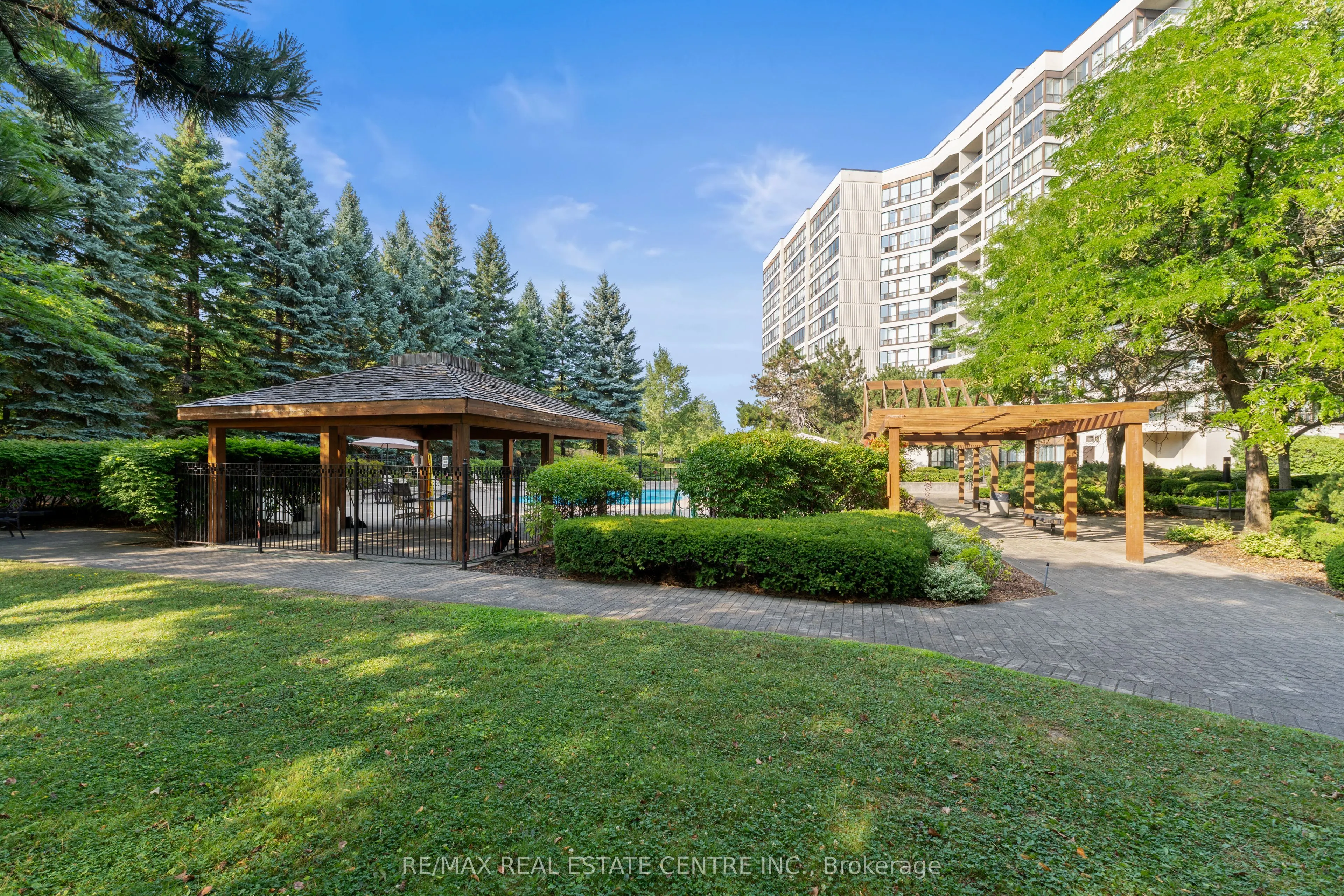 12 Laurelcrest Street, #707