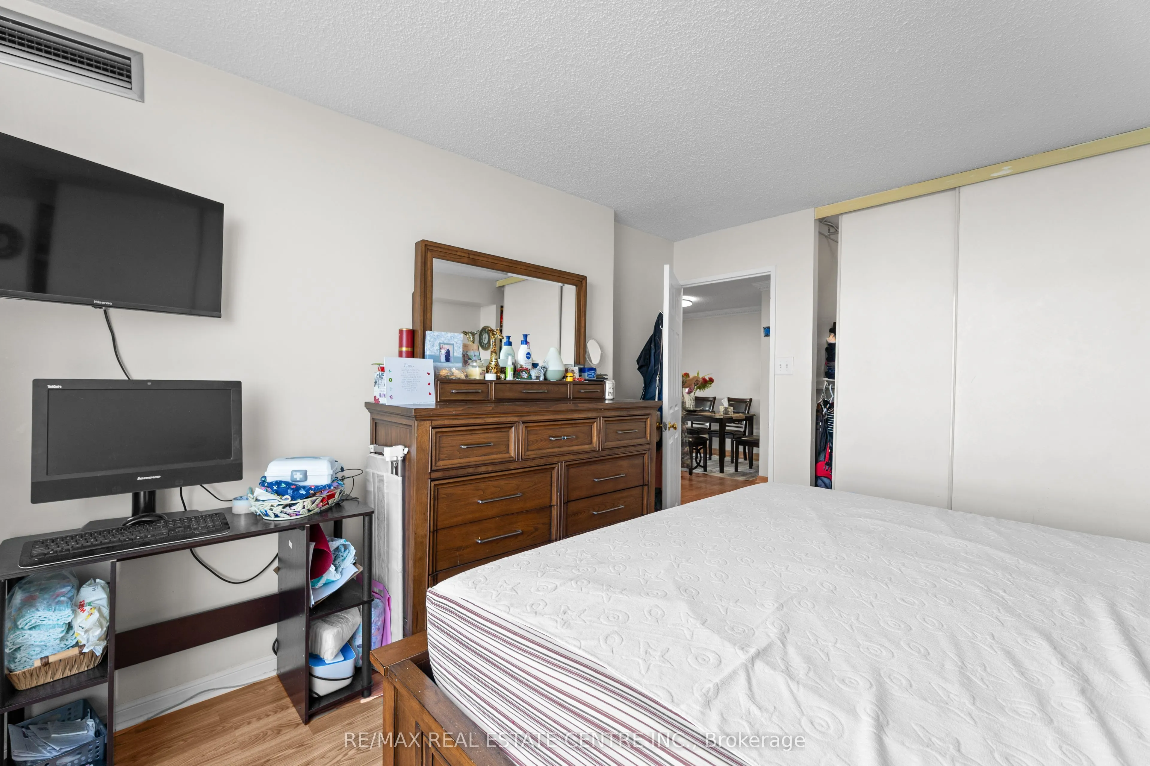 12 Laurelcrest Street, #707