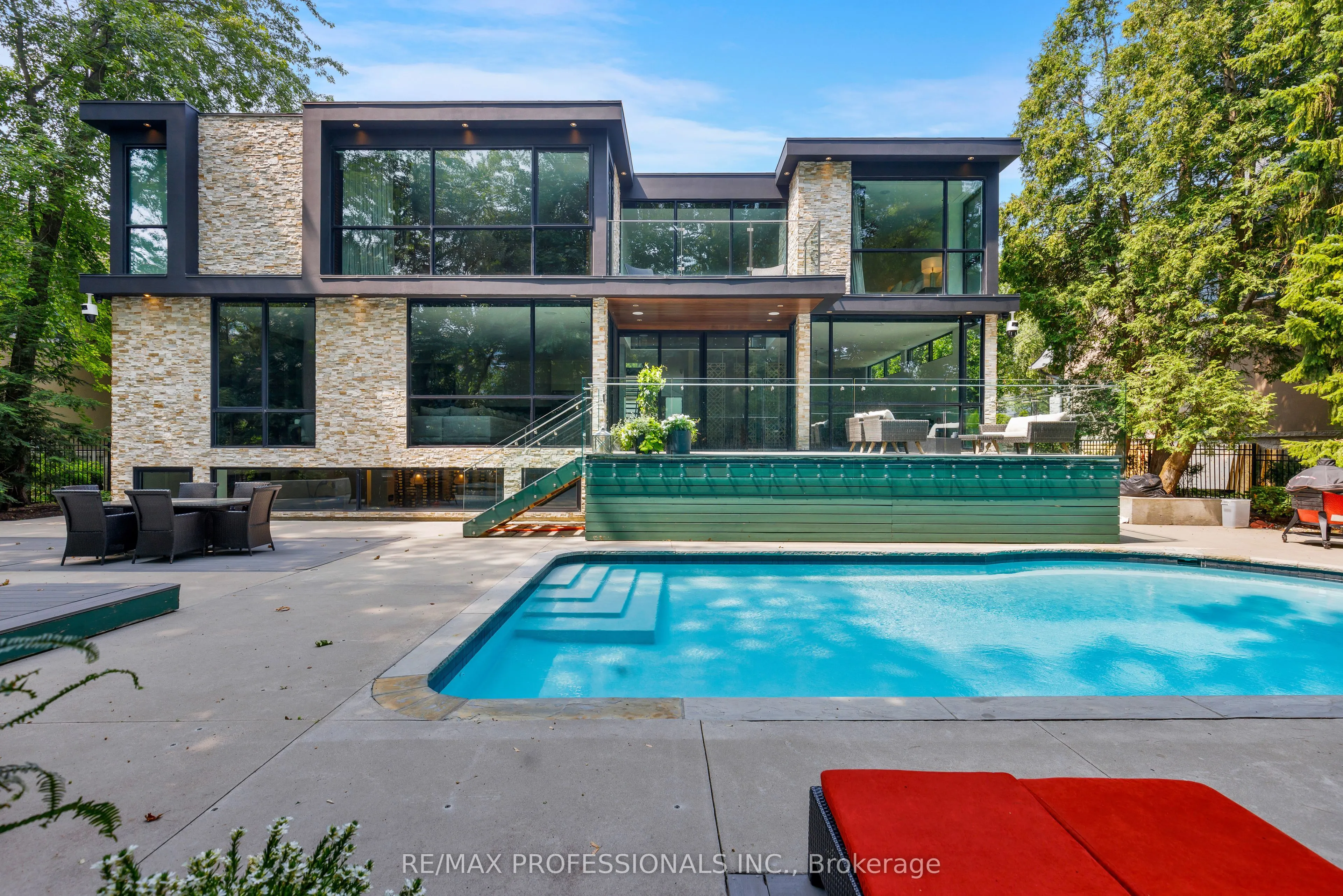 7 Ashley Park Road