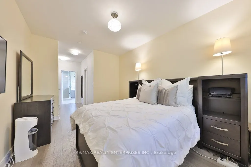 1575 Lakeshore Road W, #GR17