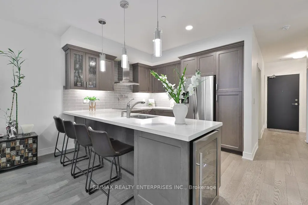 1575 Lakeshore Road W, #GR17