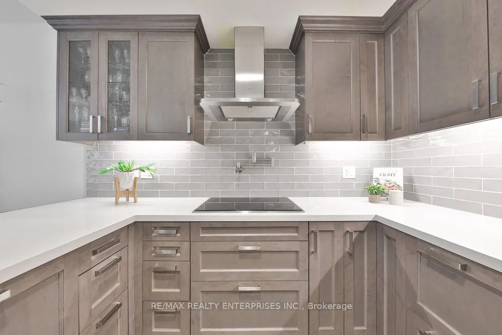 1575 Lakeshore Road W, #GR17