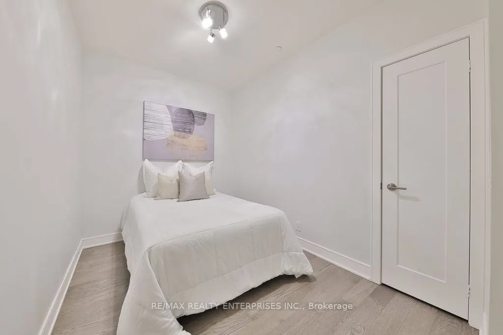 1575 Lakeshore Road W, #GR17