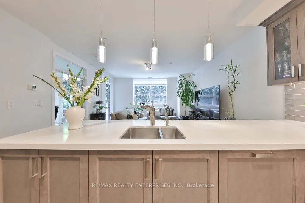1575 Lakeshore Road W, #GR17