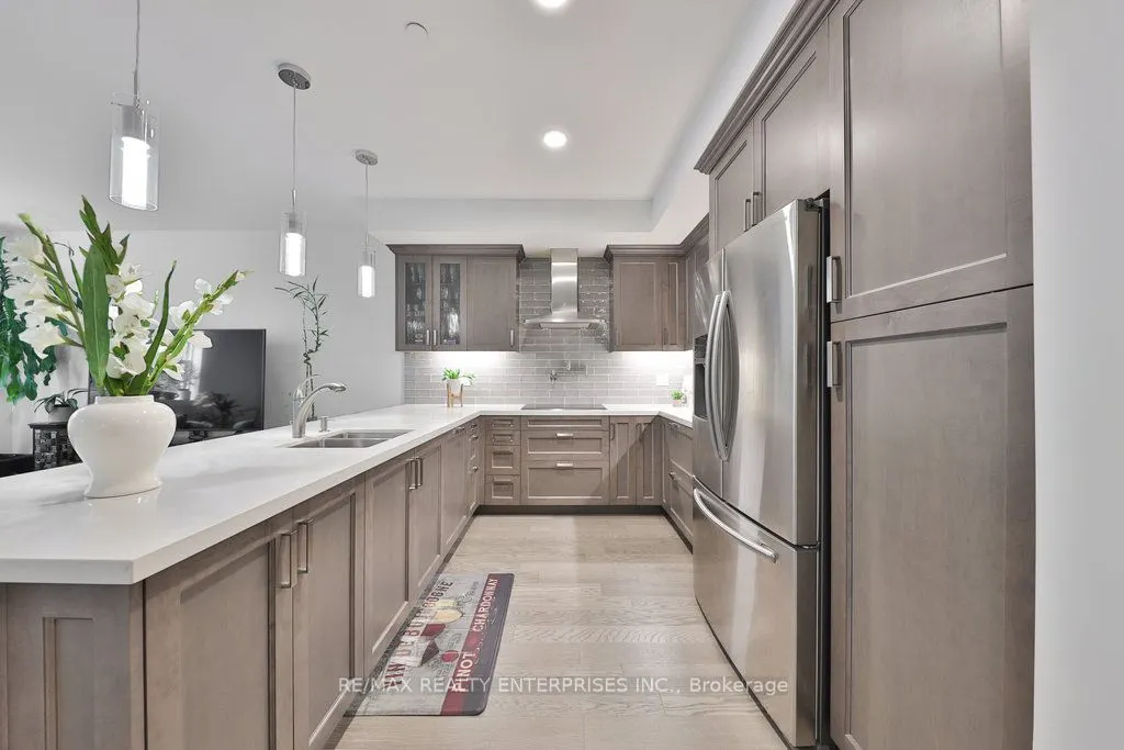 1575 Lakeshore Road W, #GR17