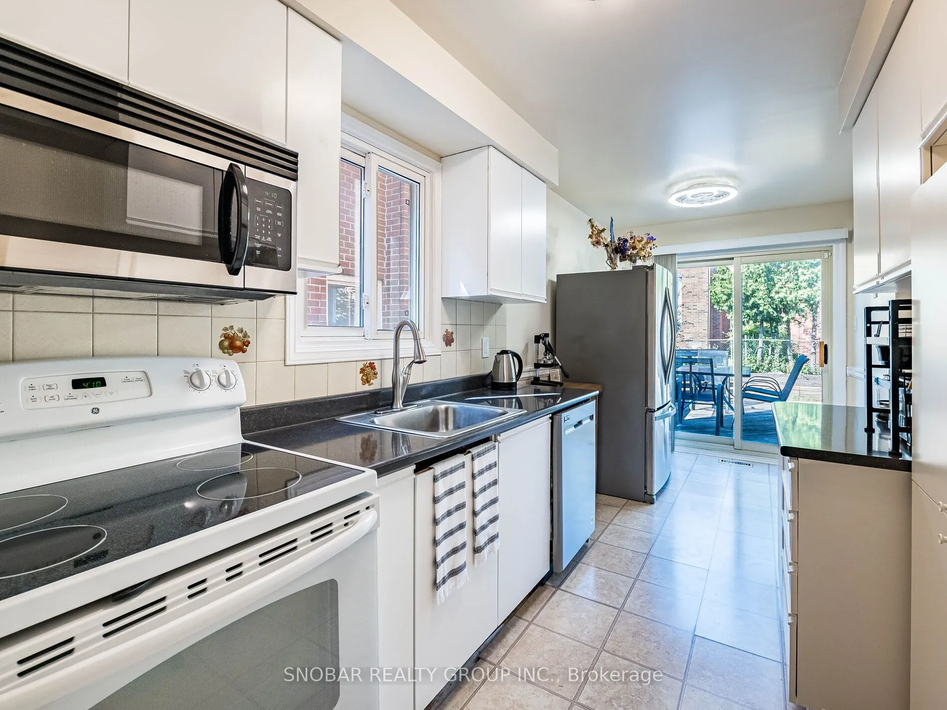 971 Lucerne Crescent