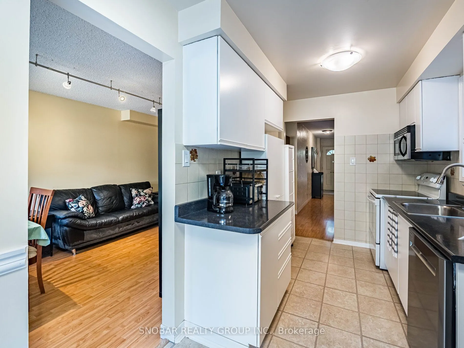 971 Lucerne Crescent