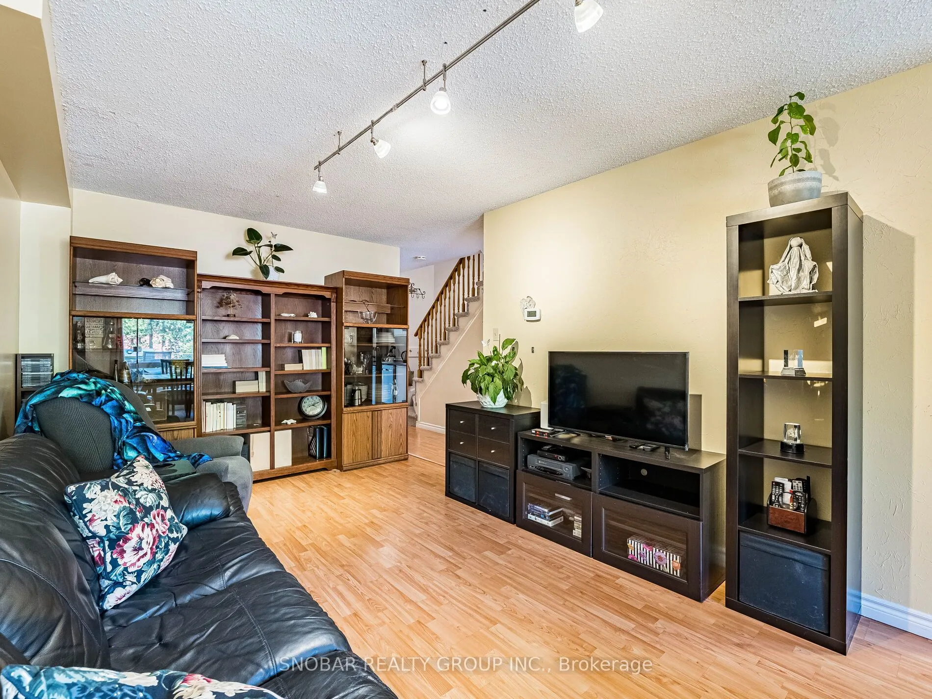971 Lucerne Crescent