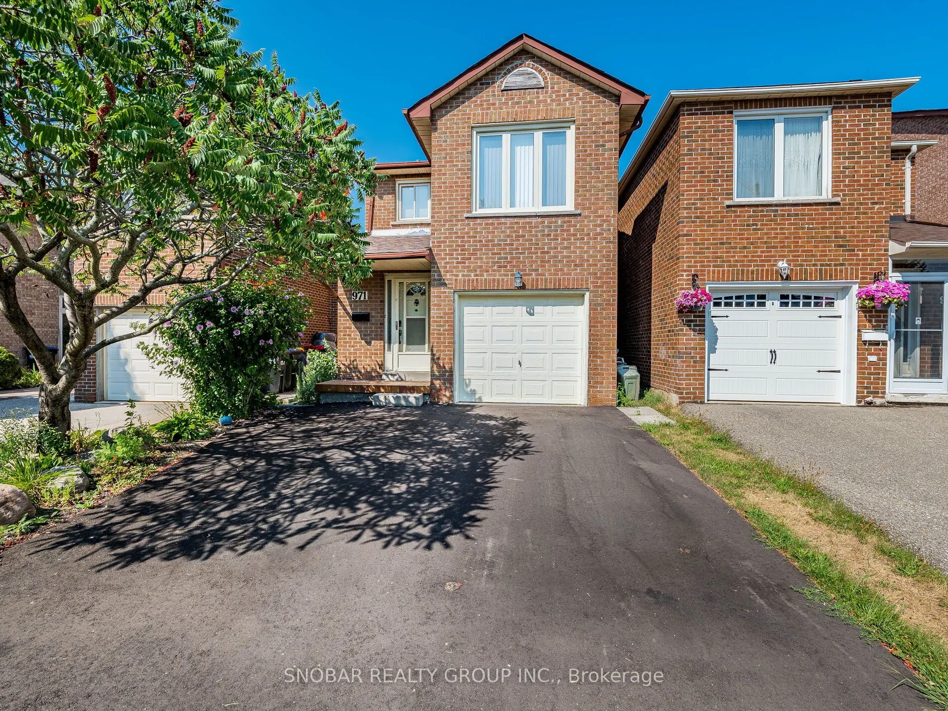 971 Lucerne Crescent