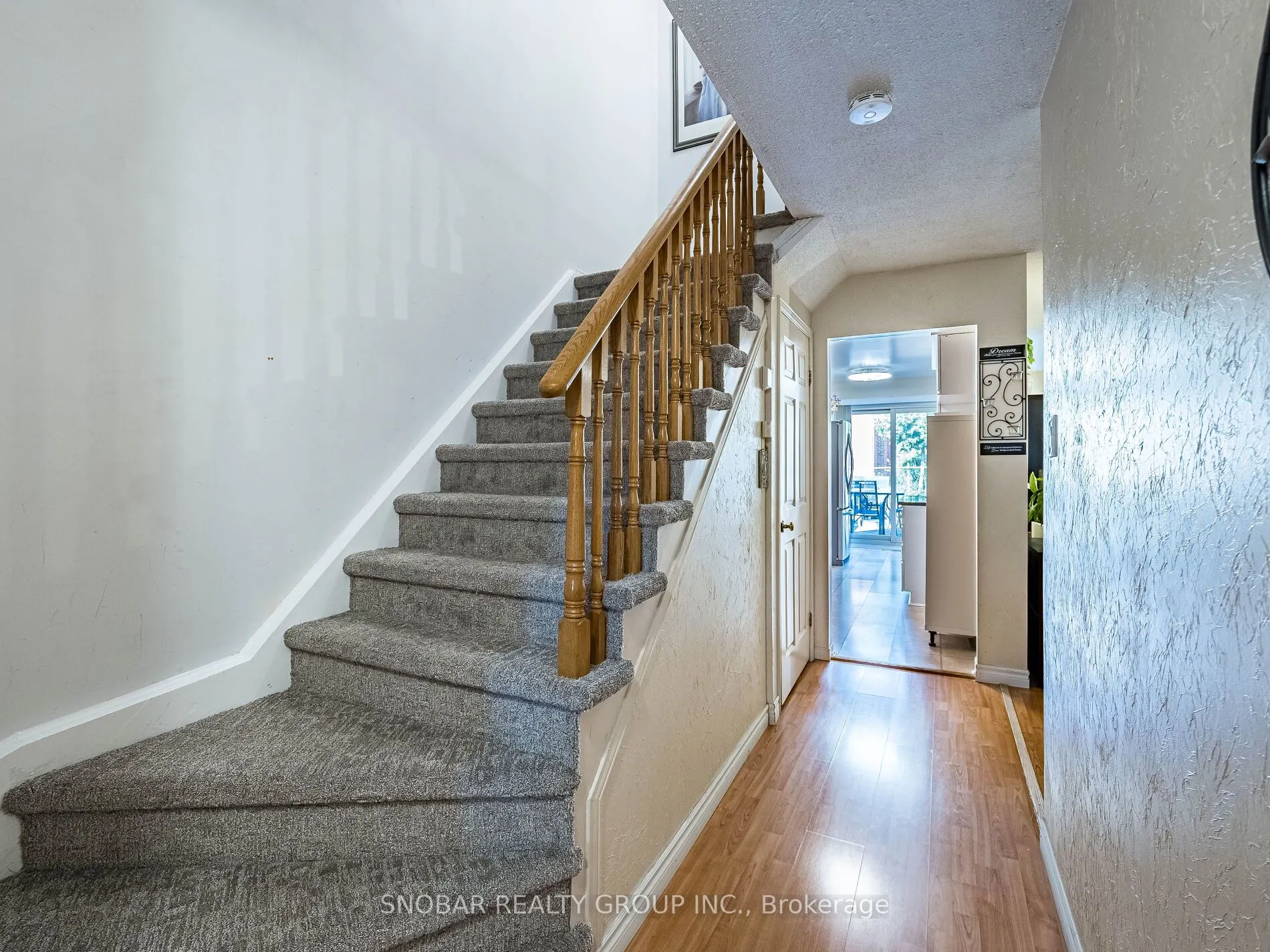 971 Lucerne Crescent