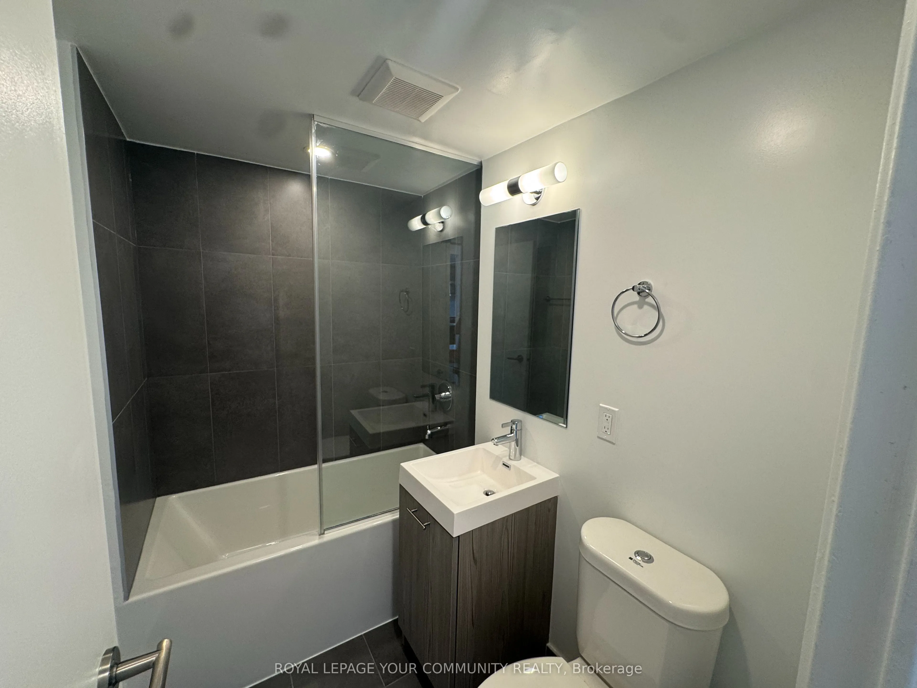 135 Tyndall Avenue, #0815