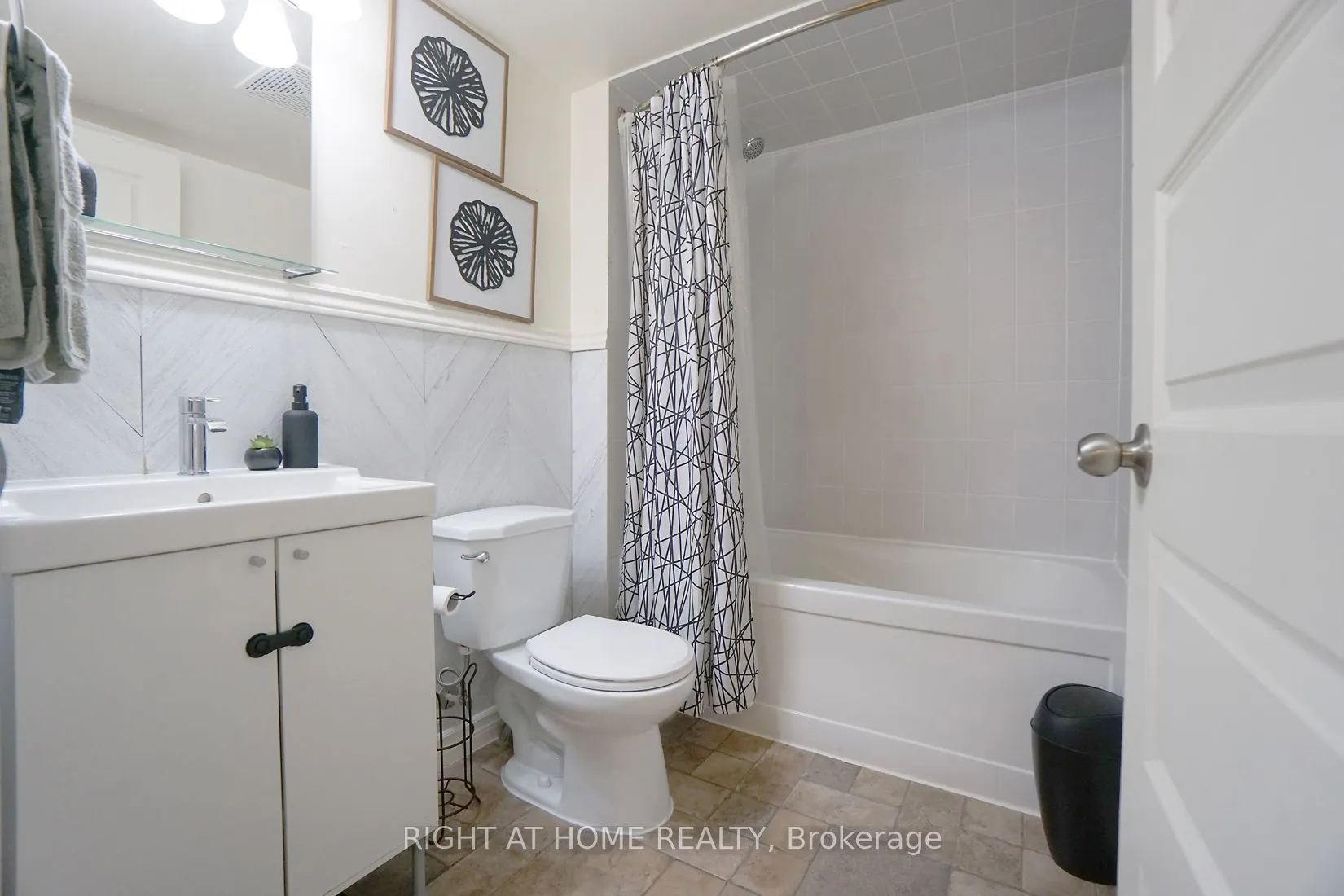 215 Queen Street E, #509