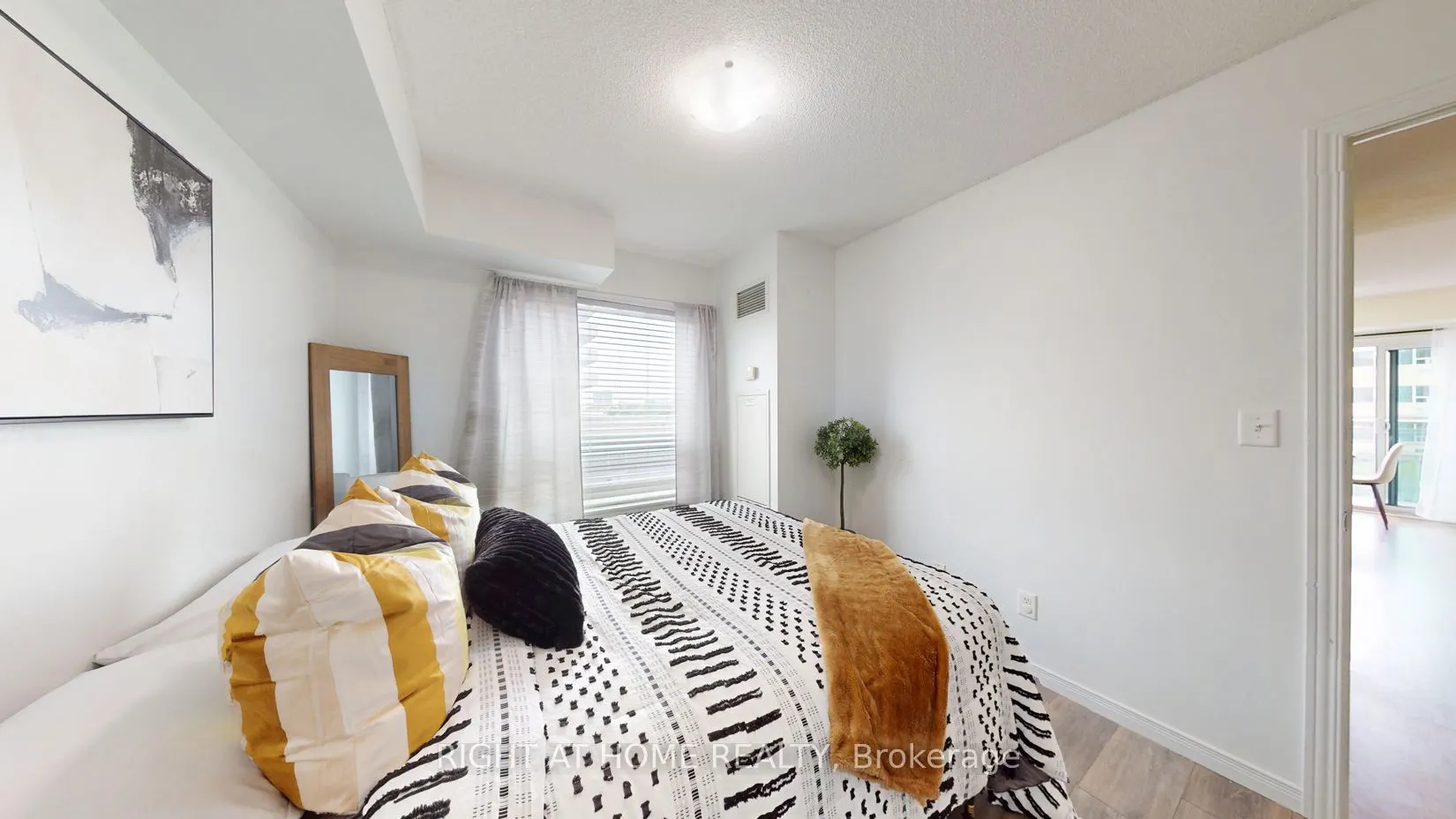215 Queen Street E, #509