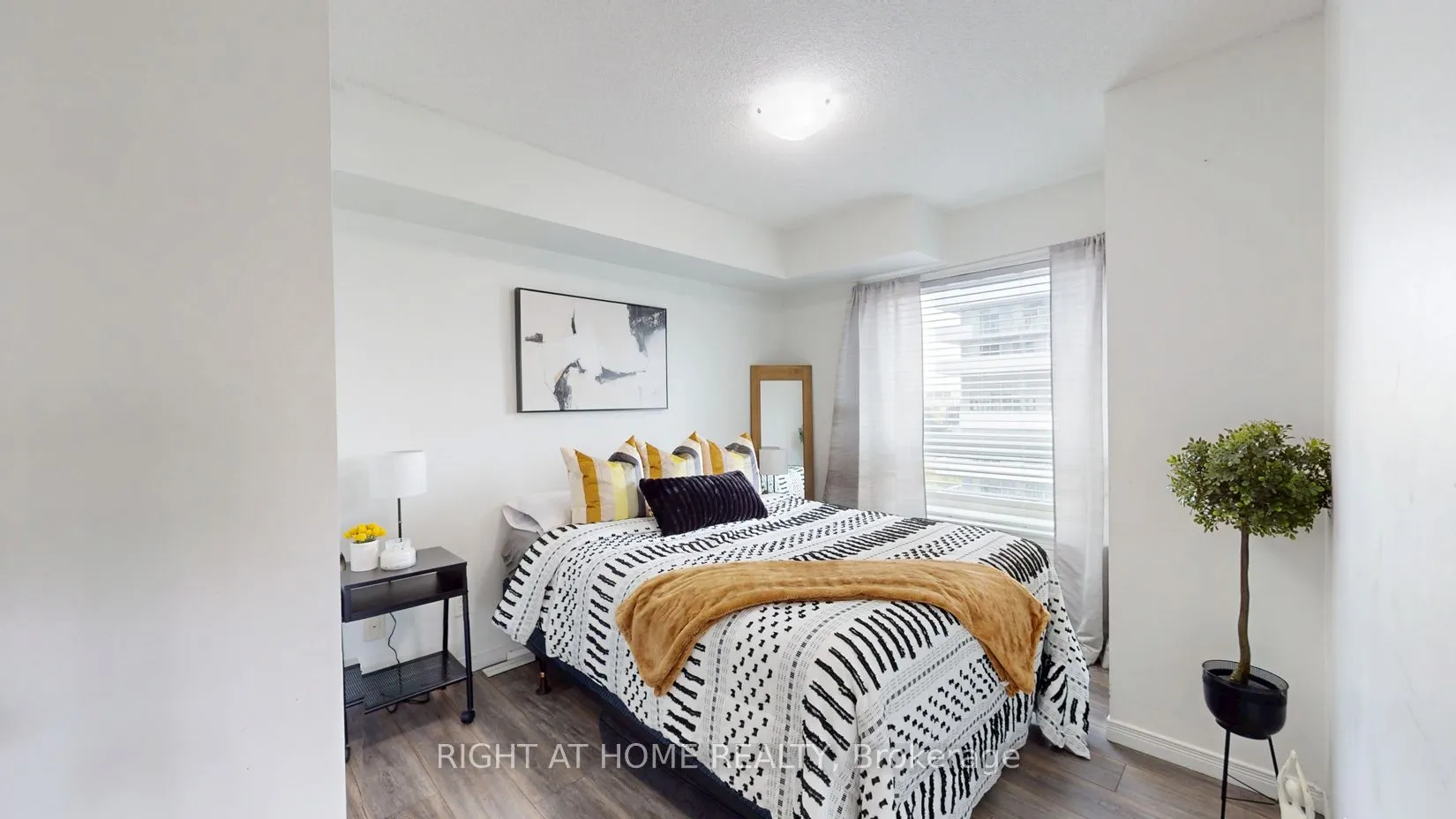 215 Queen Street E, #509