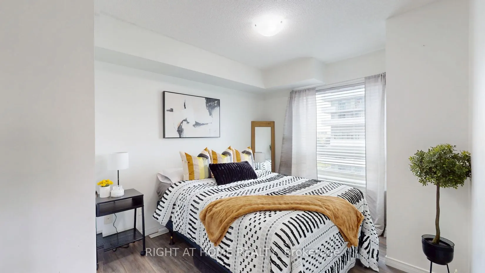 215 Queen Street E, #509