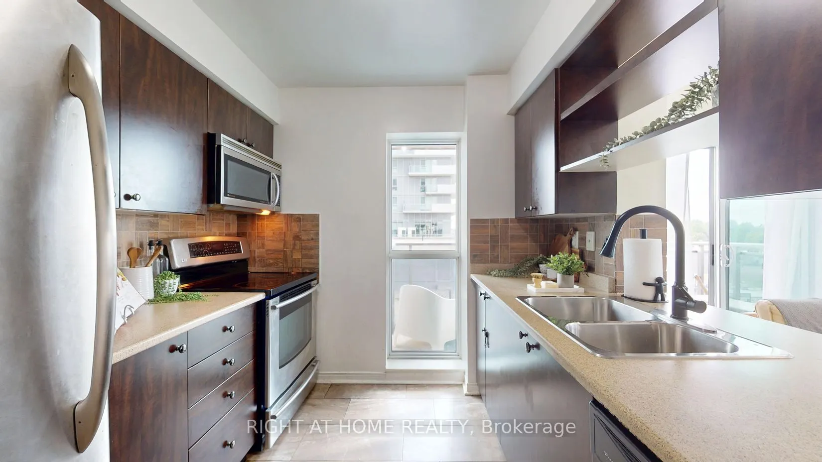 215 Queen Street E, #509