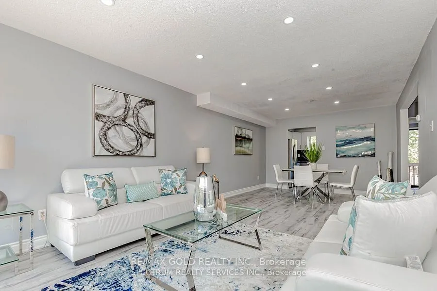8 Norbrook Crescent