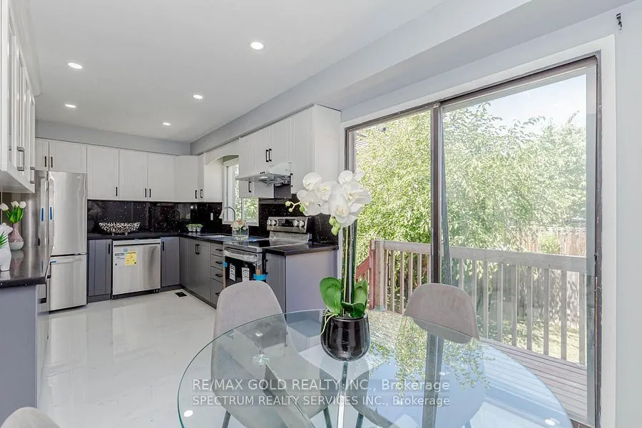 8 Norbrook Crescent