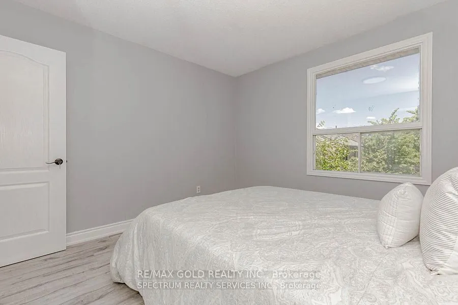 8 Norbrook Crescent