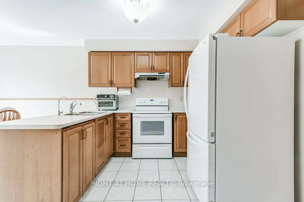 195 Howard Crescent