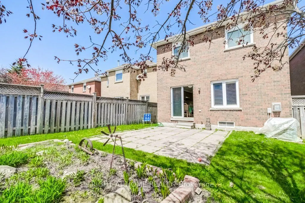 195 Howard Crescent