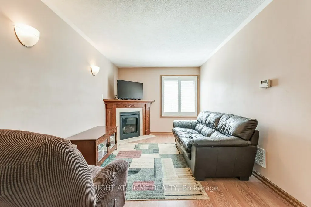 195 Howard Crescent