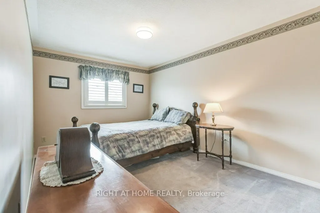 195 Howard Crescent