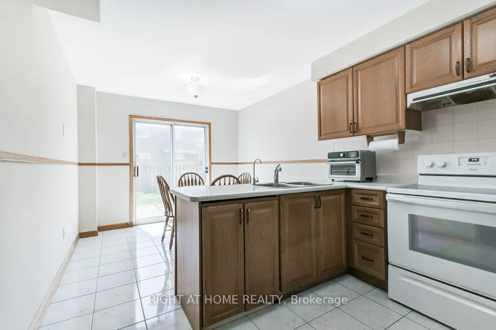 195 Howard Crescent