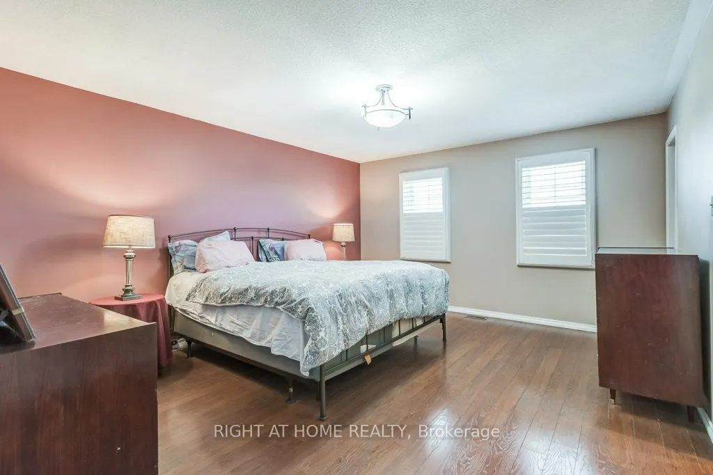 195 Howard Crescent