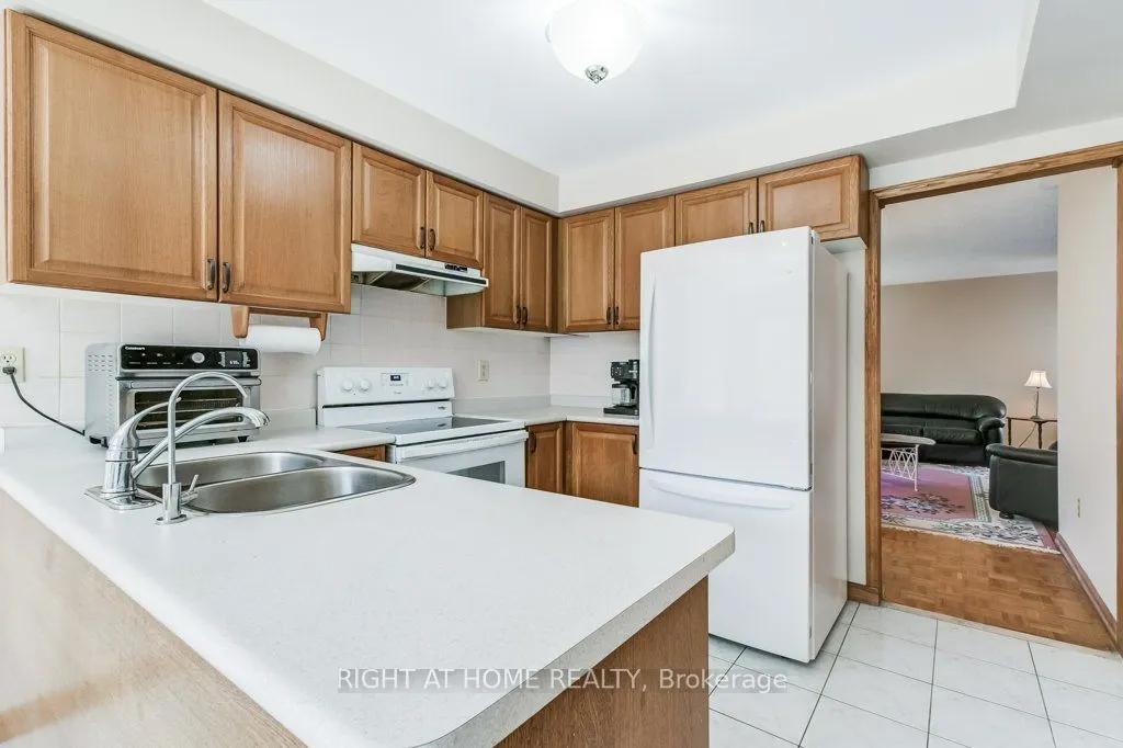 195 Howard Crescent