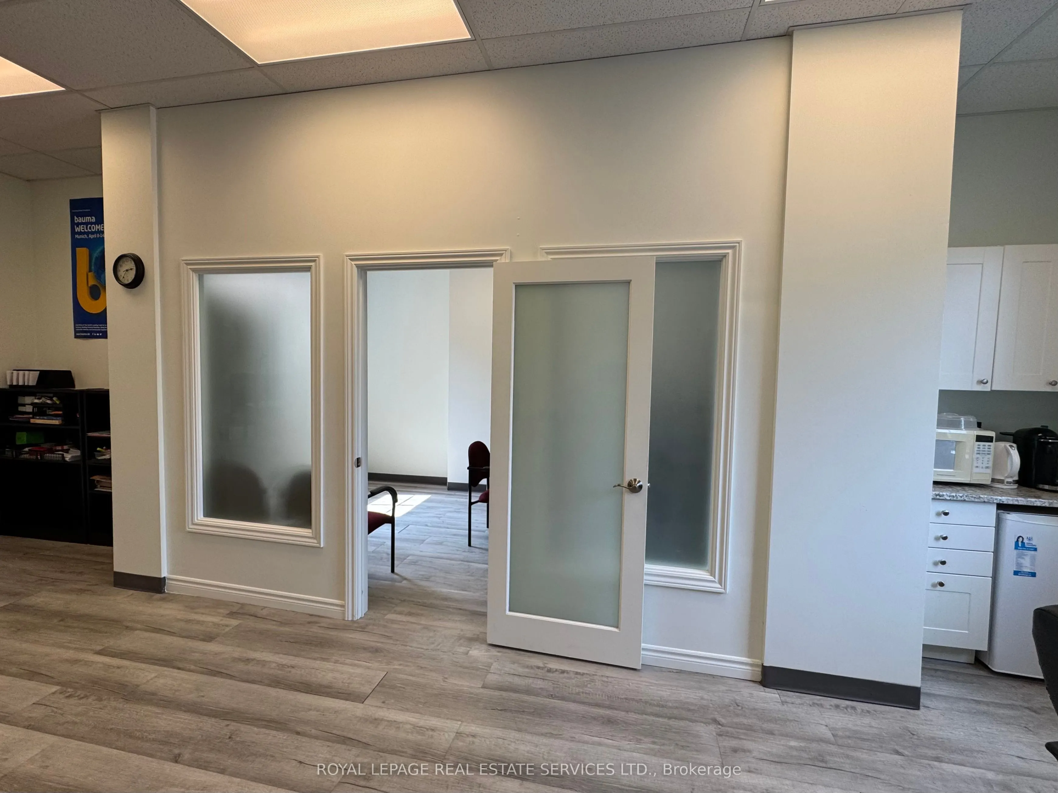 49 Queen Street S, #11