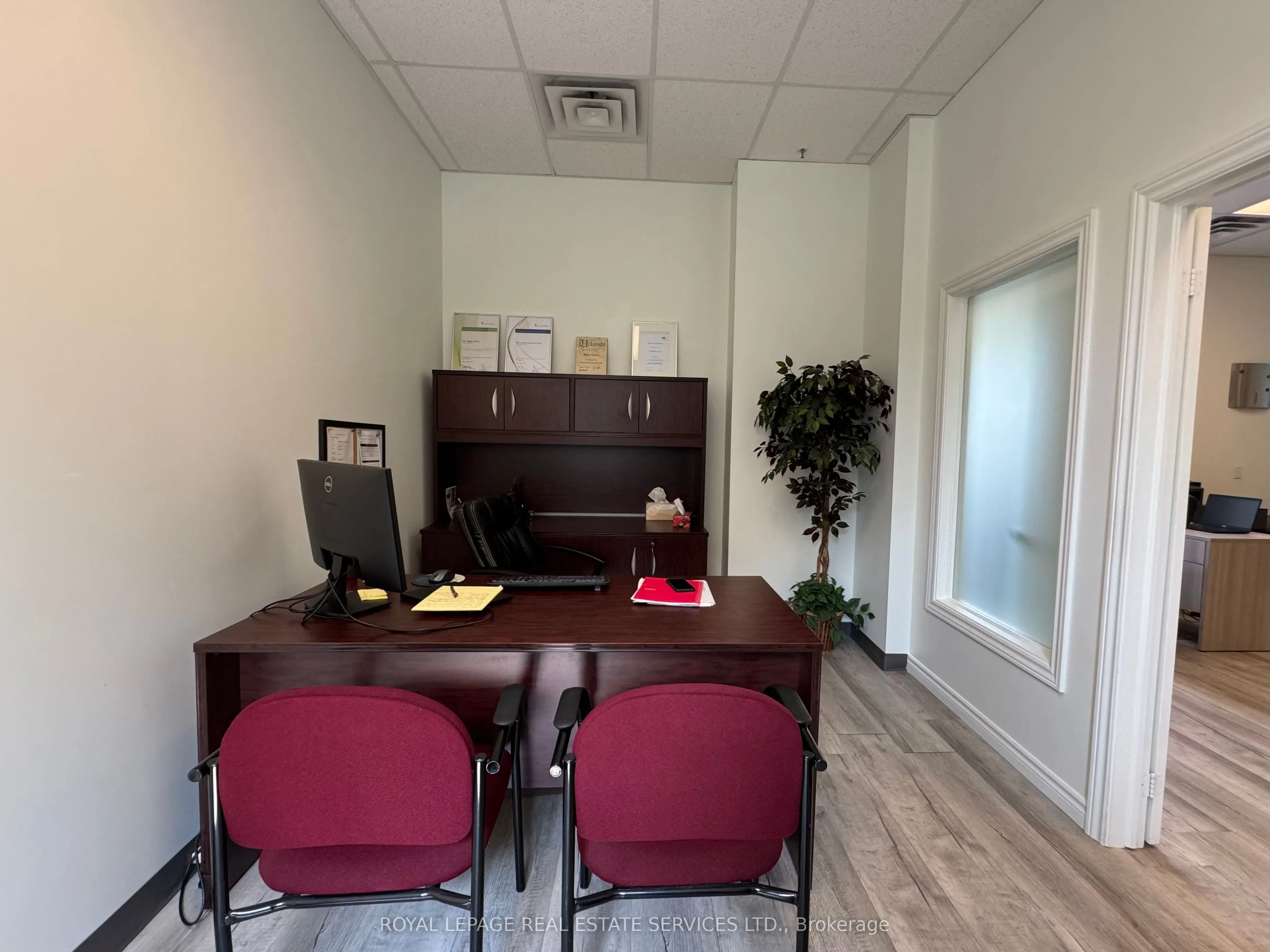 49 Queen Street S, #11