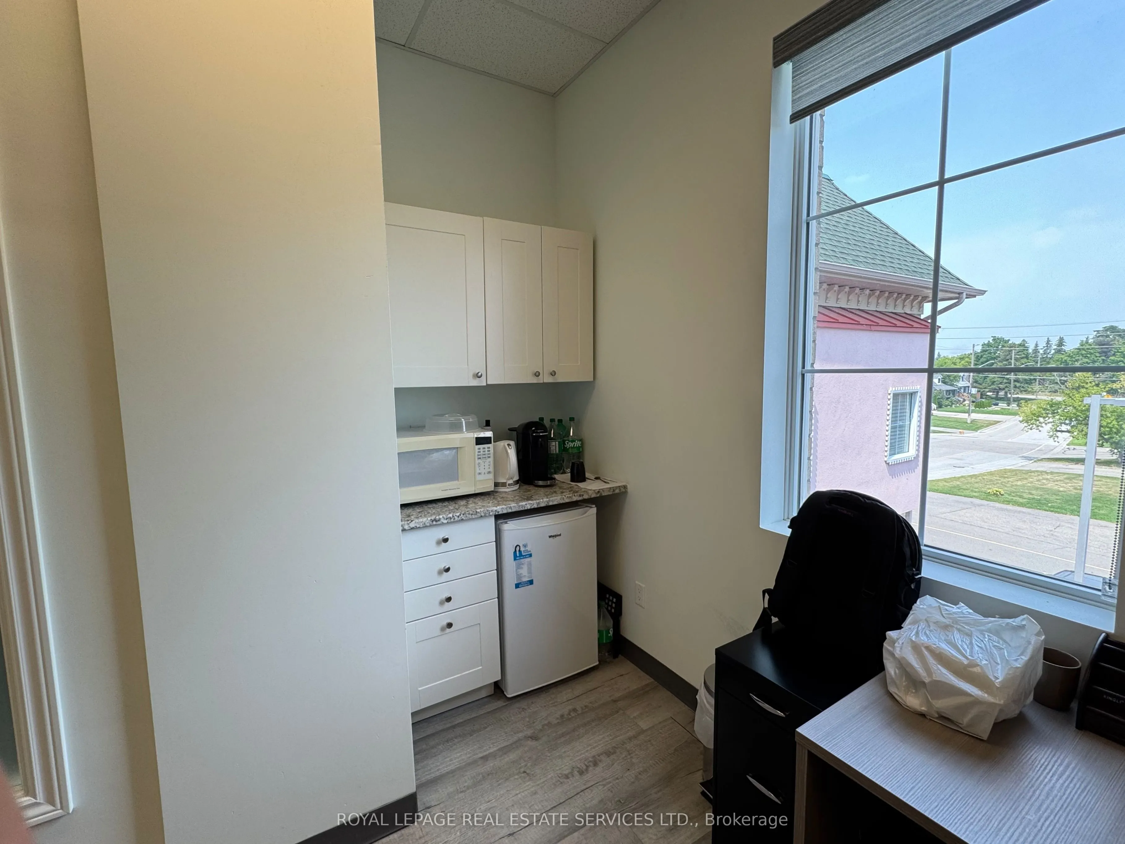 49 Queen Street S, #11