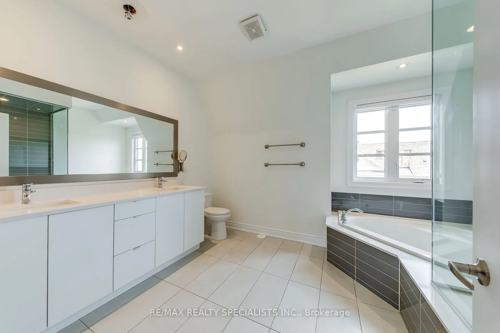 2025 Queensborough Gate, #24