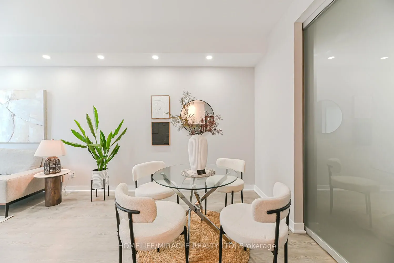 1926 Lakeshore Boulevard, #3811