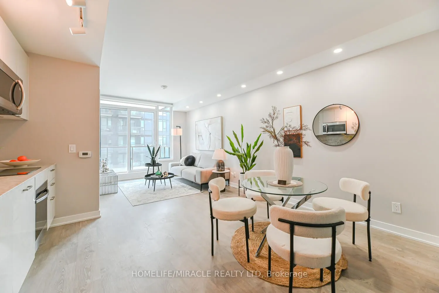 1926 Lakeshore Boulevard, #3811