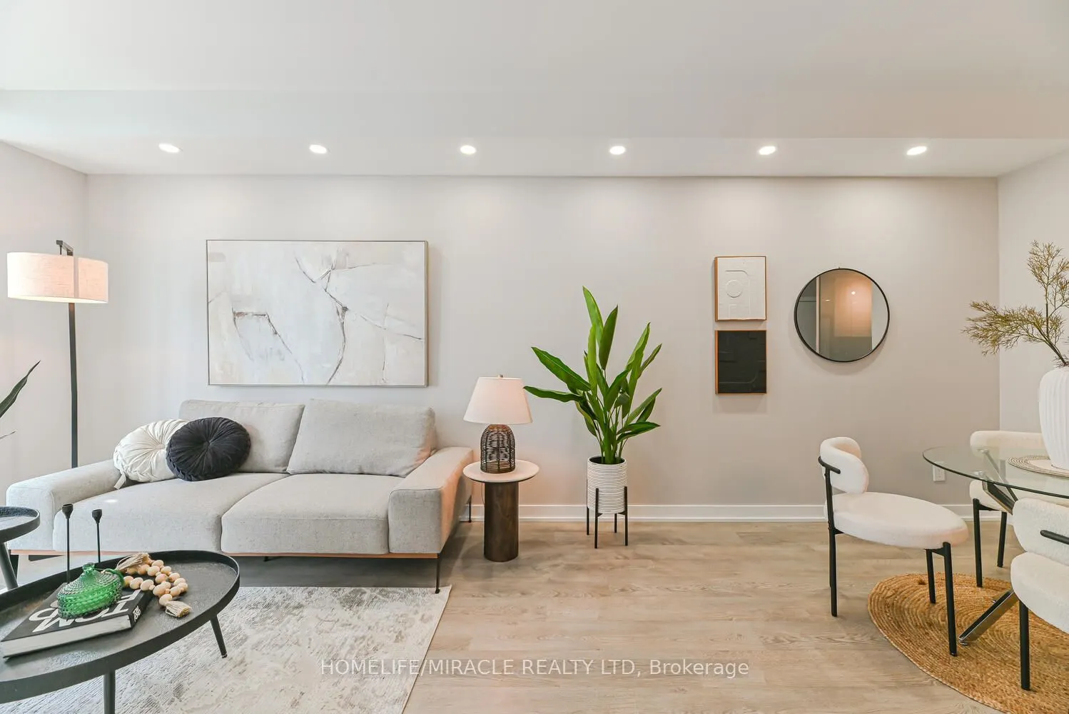 1926 Lakeshore Boulevard, #3811