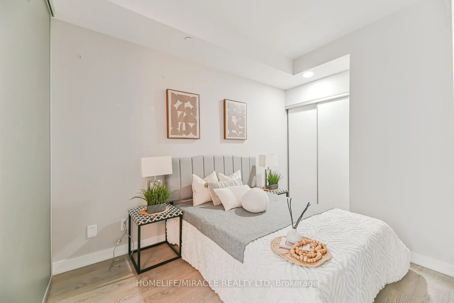 1926 Lakeshore Boulevard, #3811