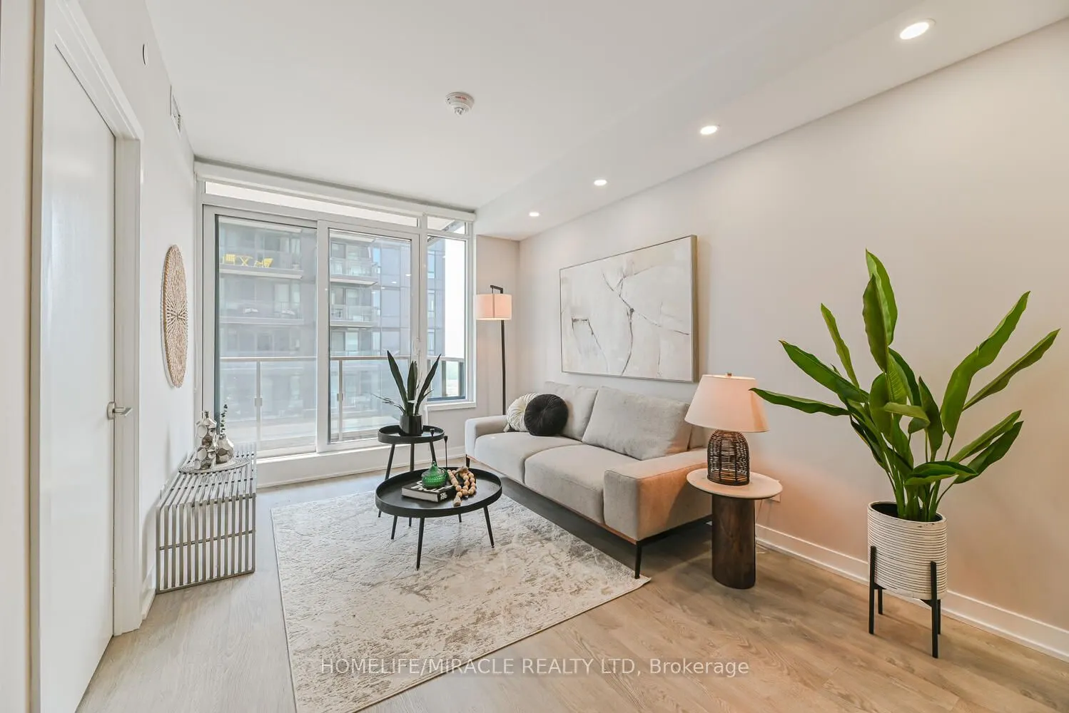 1926 Lakeshore Boulevard, #3811