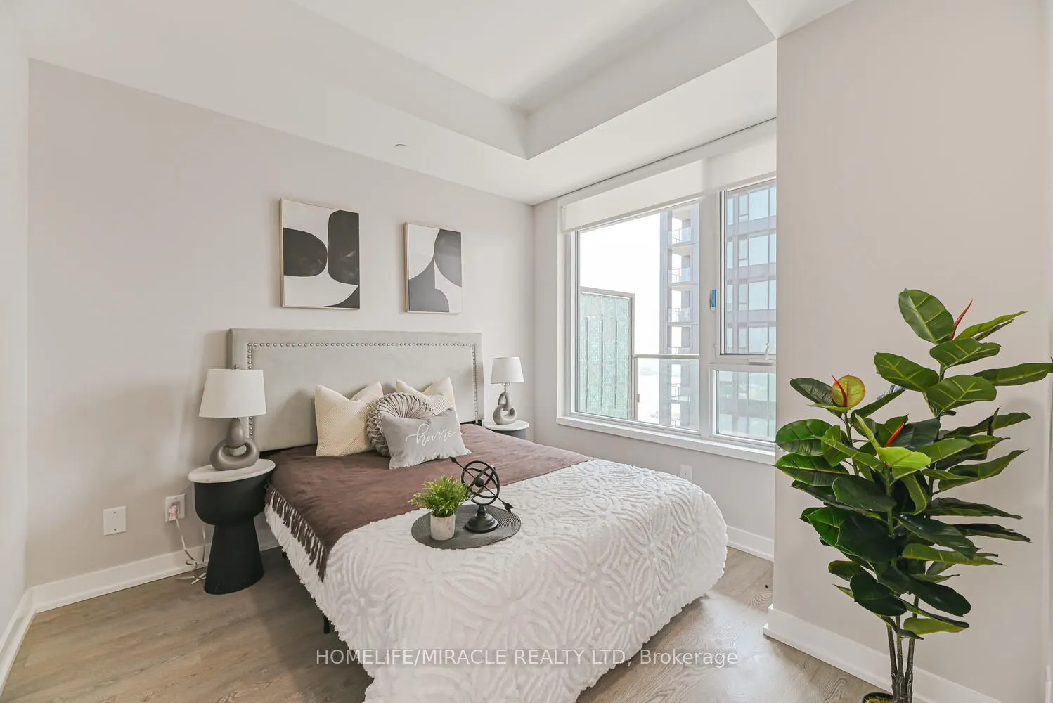 1926 Lakeshore Boulevard, #3811