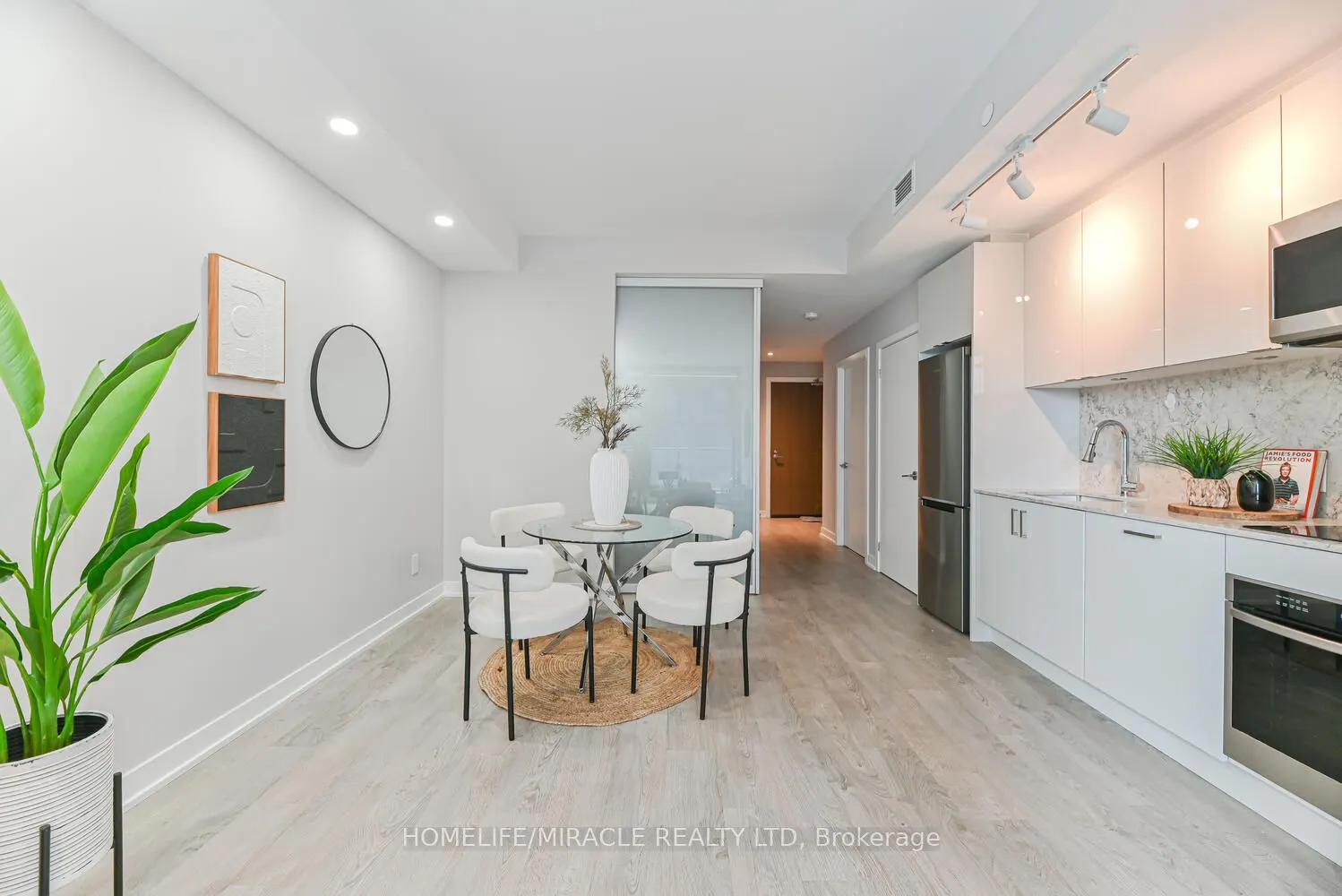 1926 Lakeshore Boulevard, #3811