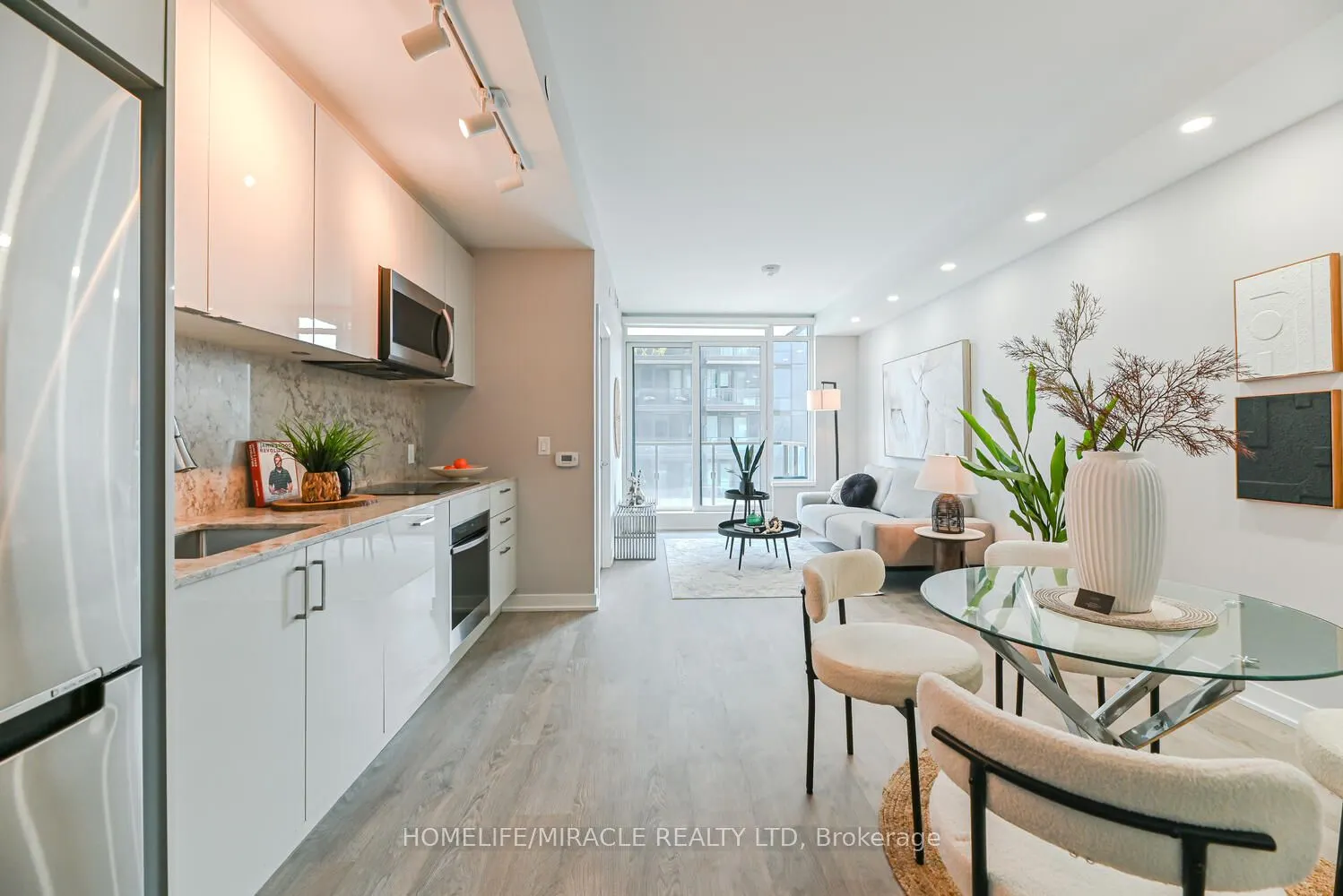 1926 Lakeshore Boulevard, #3811