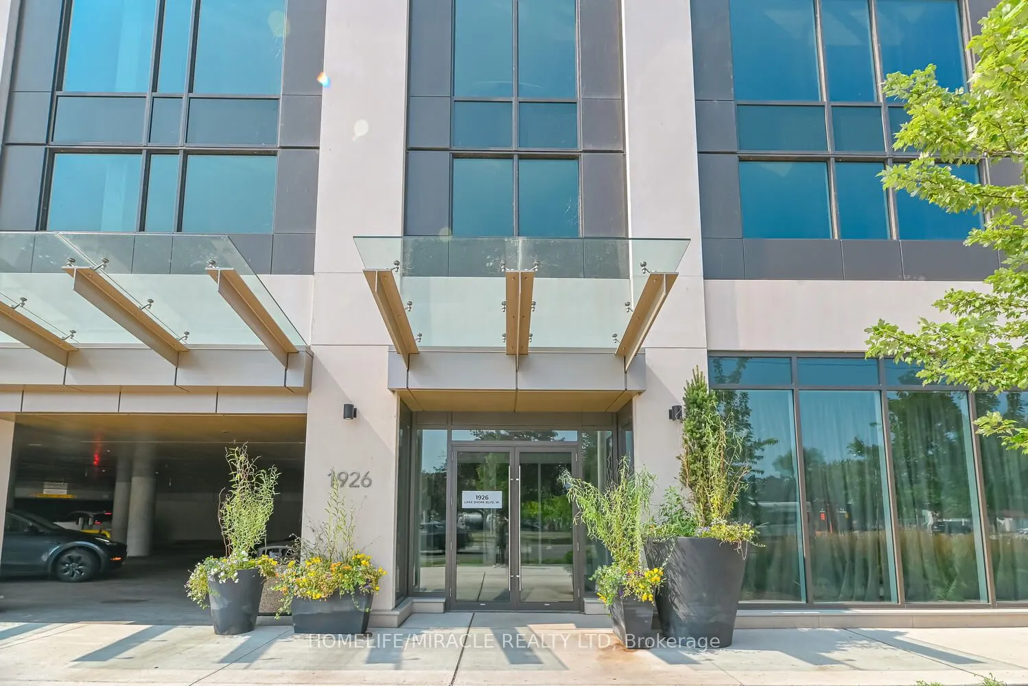 1926 Lakeshore Boulevard, #3811