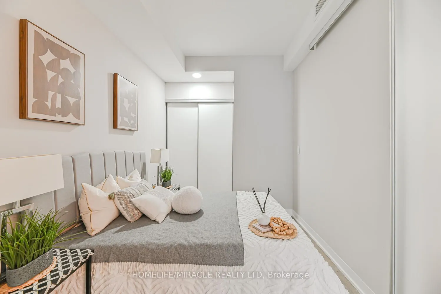 1926 Lakeshore Boulevard, #3811
