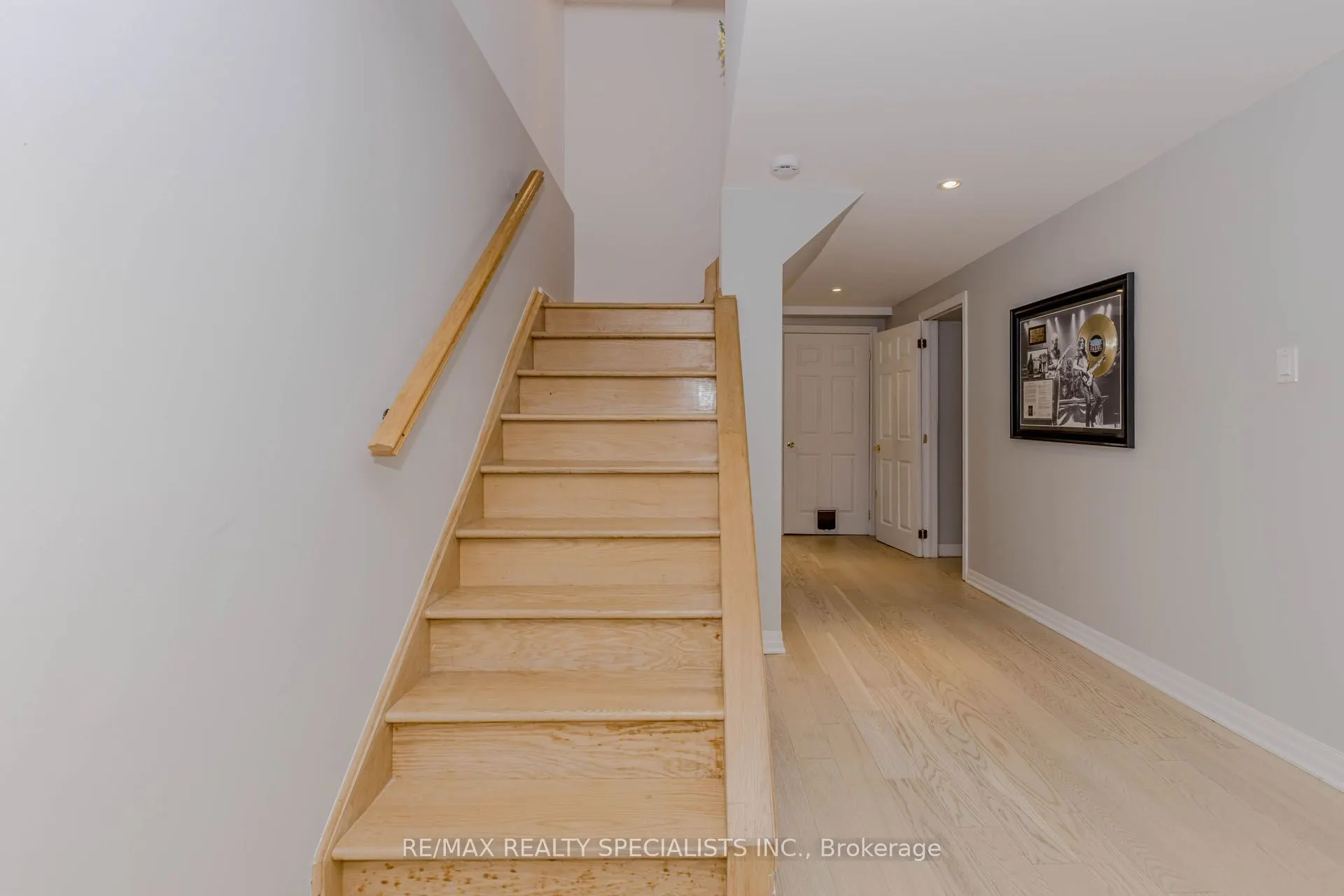 3350 Columbine Crescent