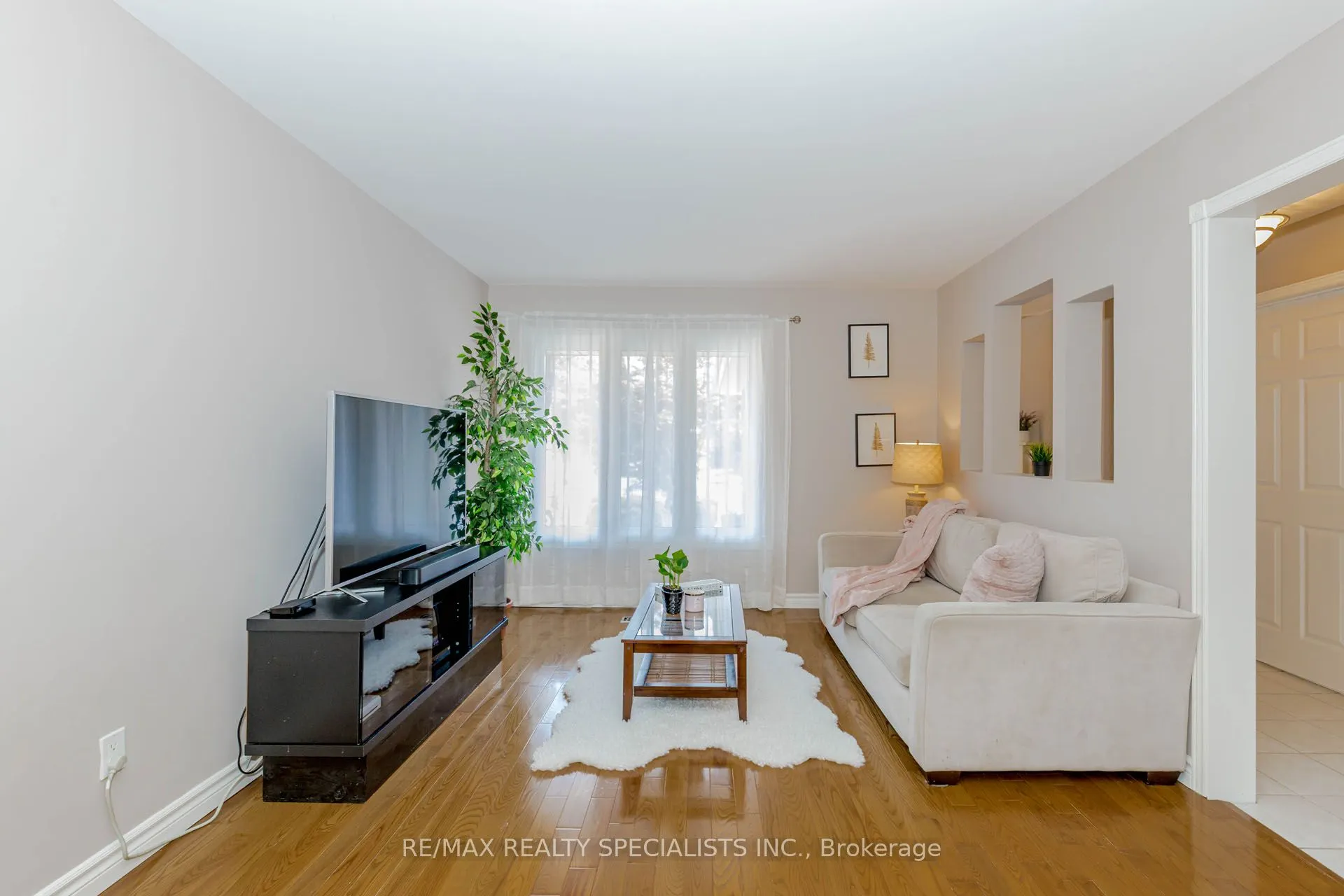 3350 Columbine Crescent