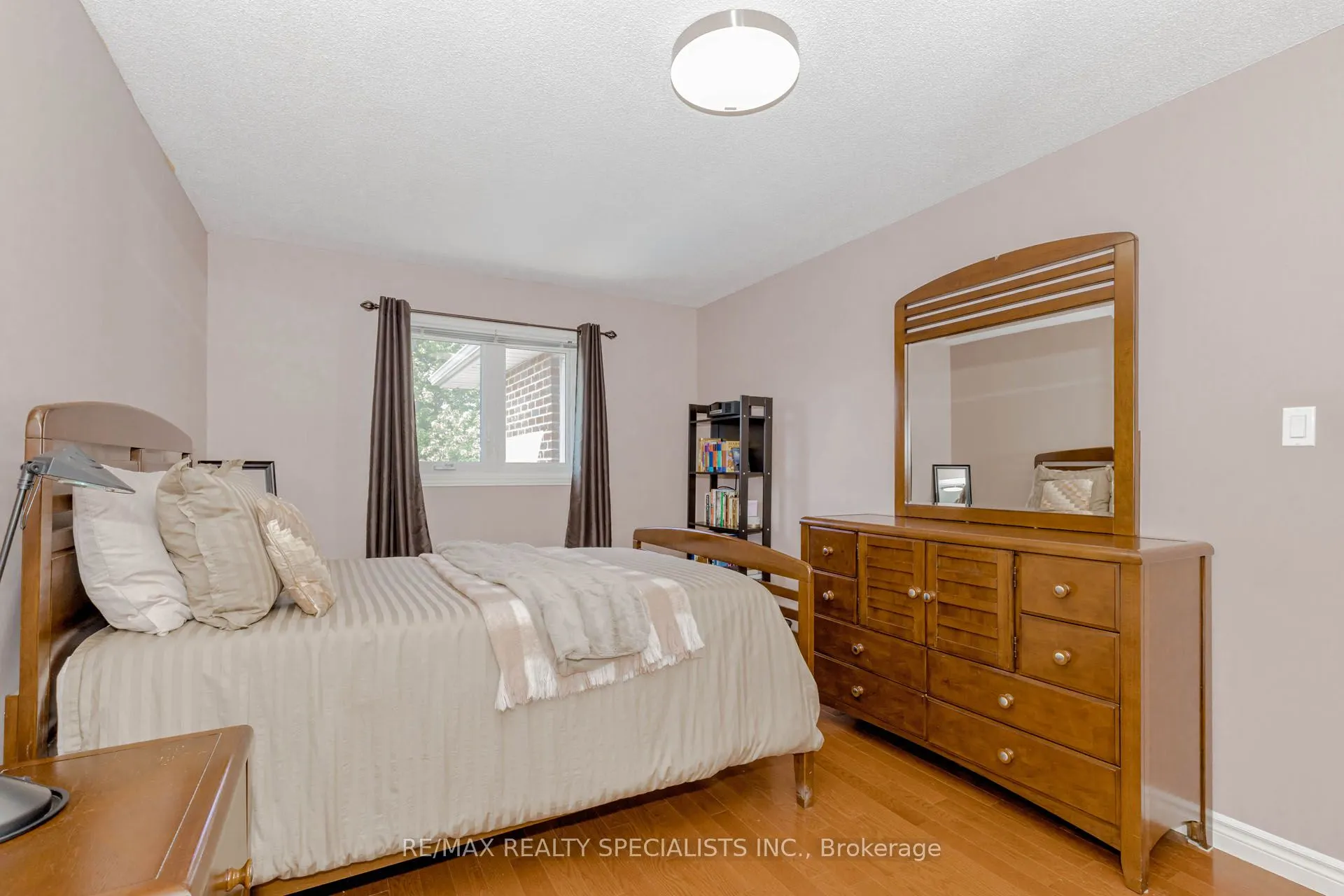 3350 Columbine Crescent